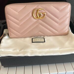 EUC Gucci Pink Marmont Zip Around Wallet